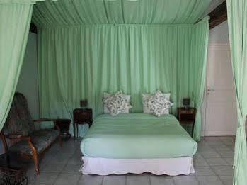 Chateau De La Touche Bed and Breakfast Savigny-Lévescault Exteriör bild