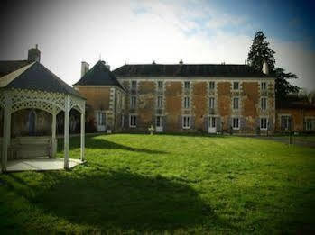 Chateau De La Touche Bed and Breakfast Savigny-Lévescault Exteriör bild