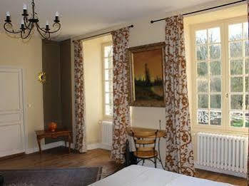 Chateau De La Touche Bed and Breakfast Savigny-Lévescault Exteriör bild